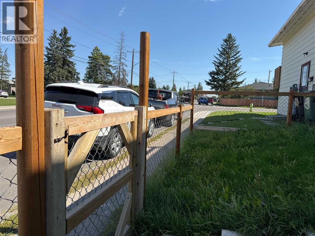 Row / Townhouse for Sale in 1, 1701 48 Street SE|Calgary, Alberta T2A5C2 2