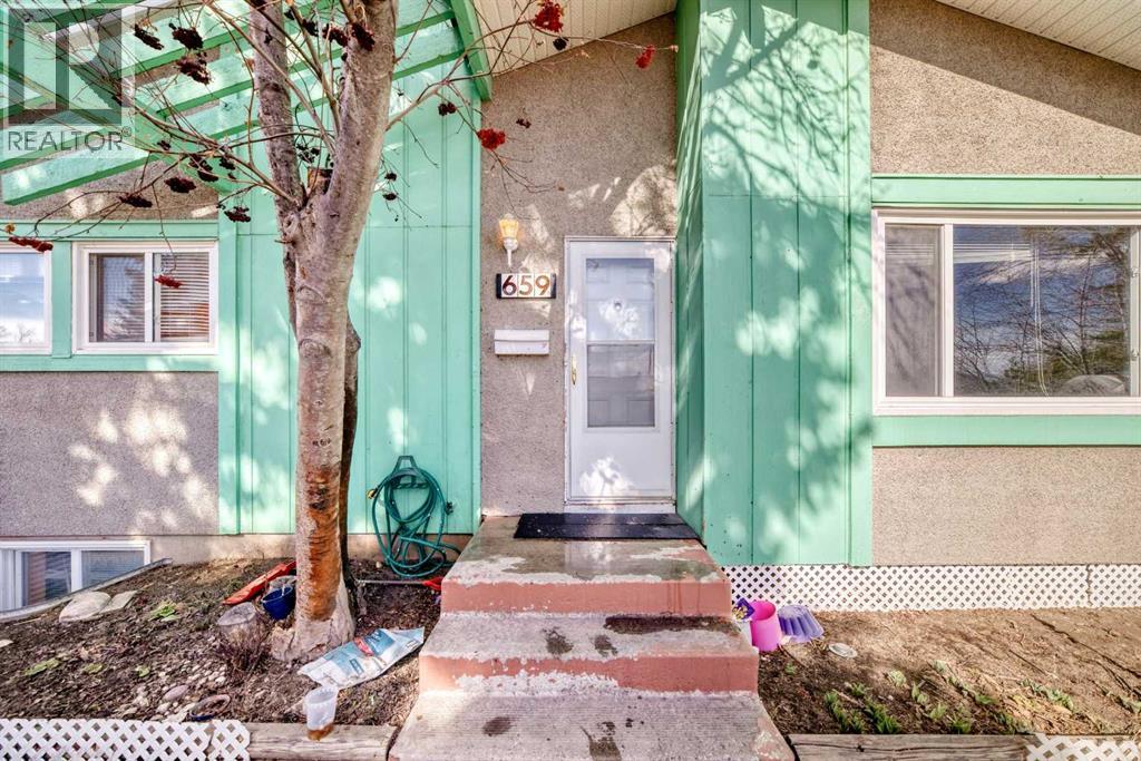 House for Sale in 659 Maryvale Way NE|Calgary, Alberta T2A2V6 2