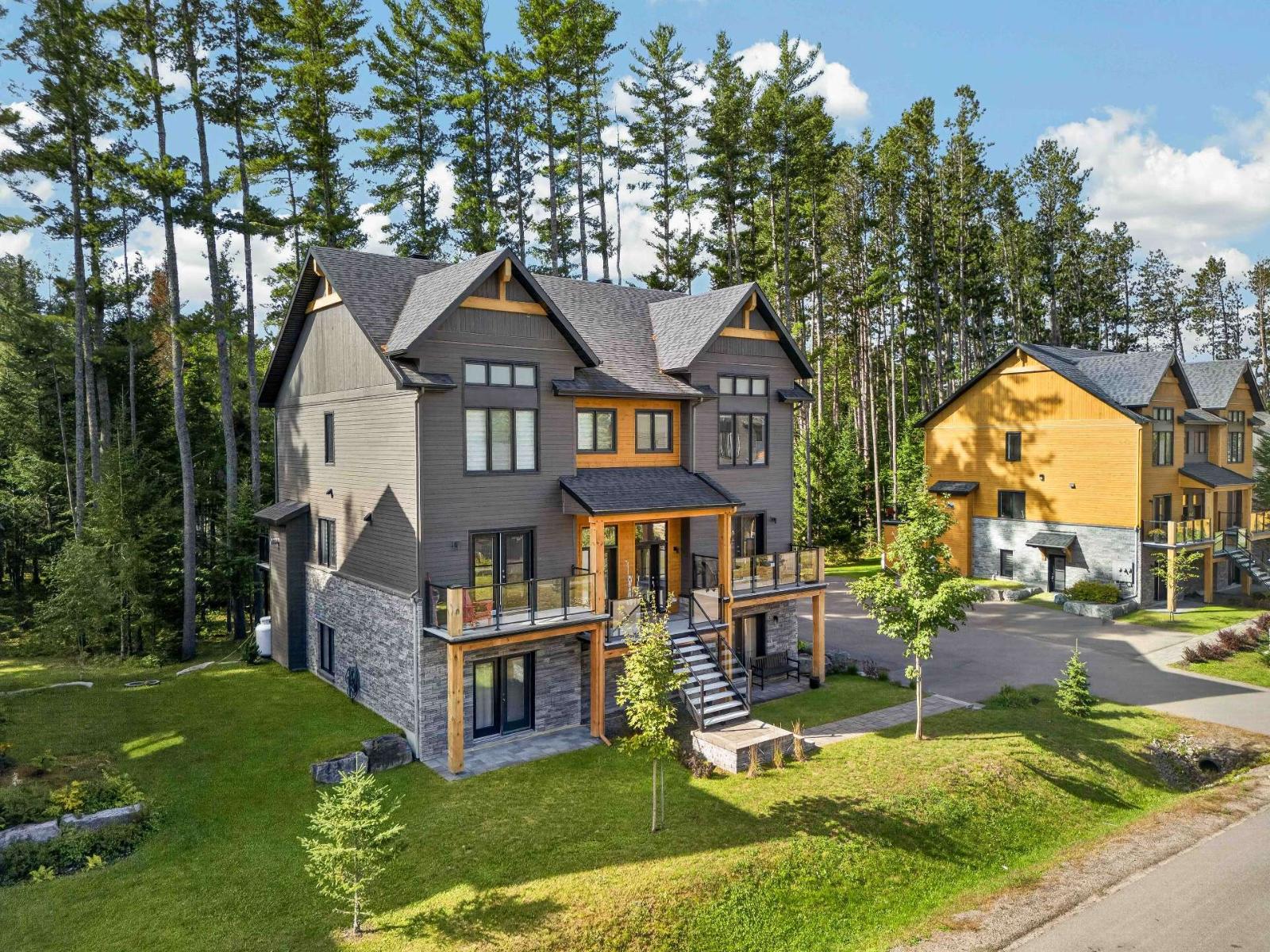 580 Rue Charlie-Forbell