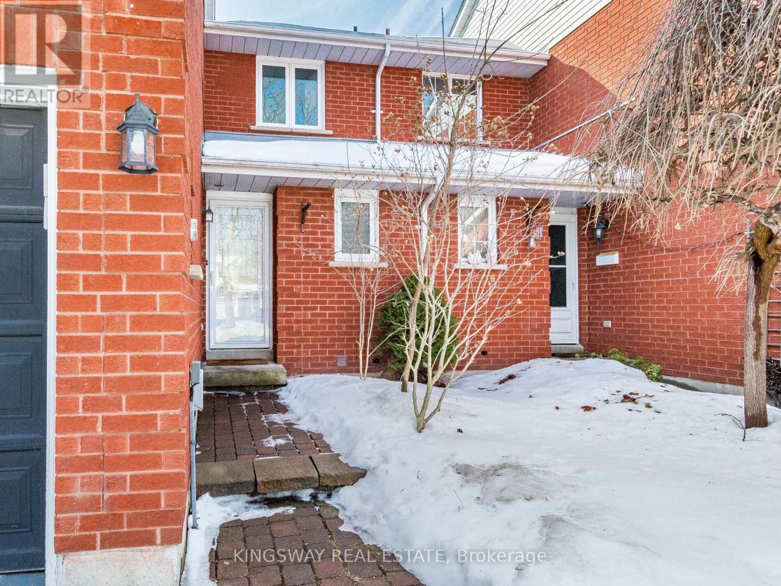Row / Townhouse for Sale in 2442 STEFI TRAIL|Oakville (RO River Oaks), Ontario L6H5Y4 3