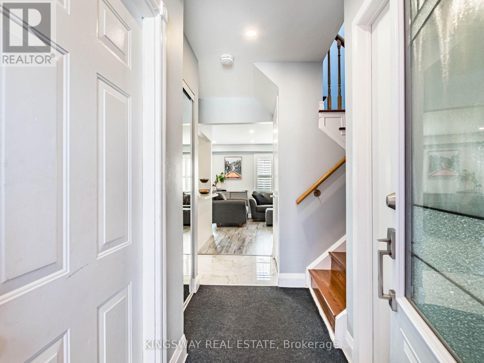Row / Townhouse for Sale in 2442 STEFI TRAIL|Oakville (RO River Oaks), Ontario L6H5Y4 4