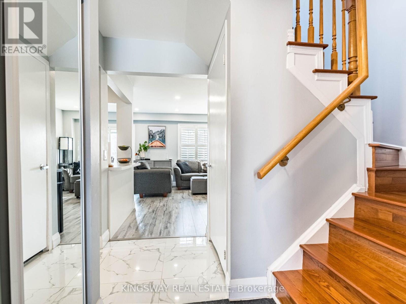 Row / Townhouse for Sale in 2442 STEFI TRAIL|Oakville (RO River Oaks), Ontario L6H5Y4 5