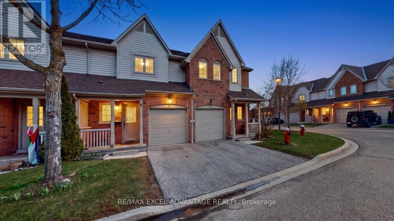 Row / Townhouse for Sale in 43 - 5950 GLEN ERIN DRIVE|Mississauga (Central Erin Mills), Ontario L5M6J1