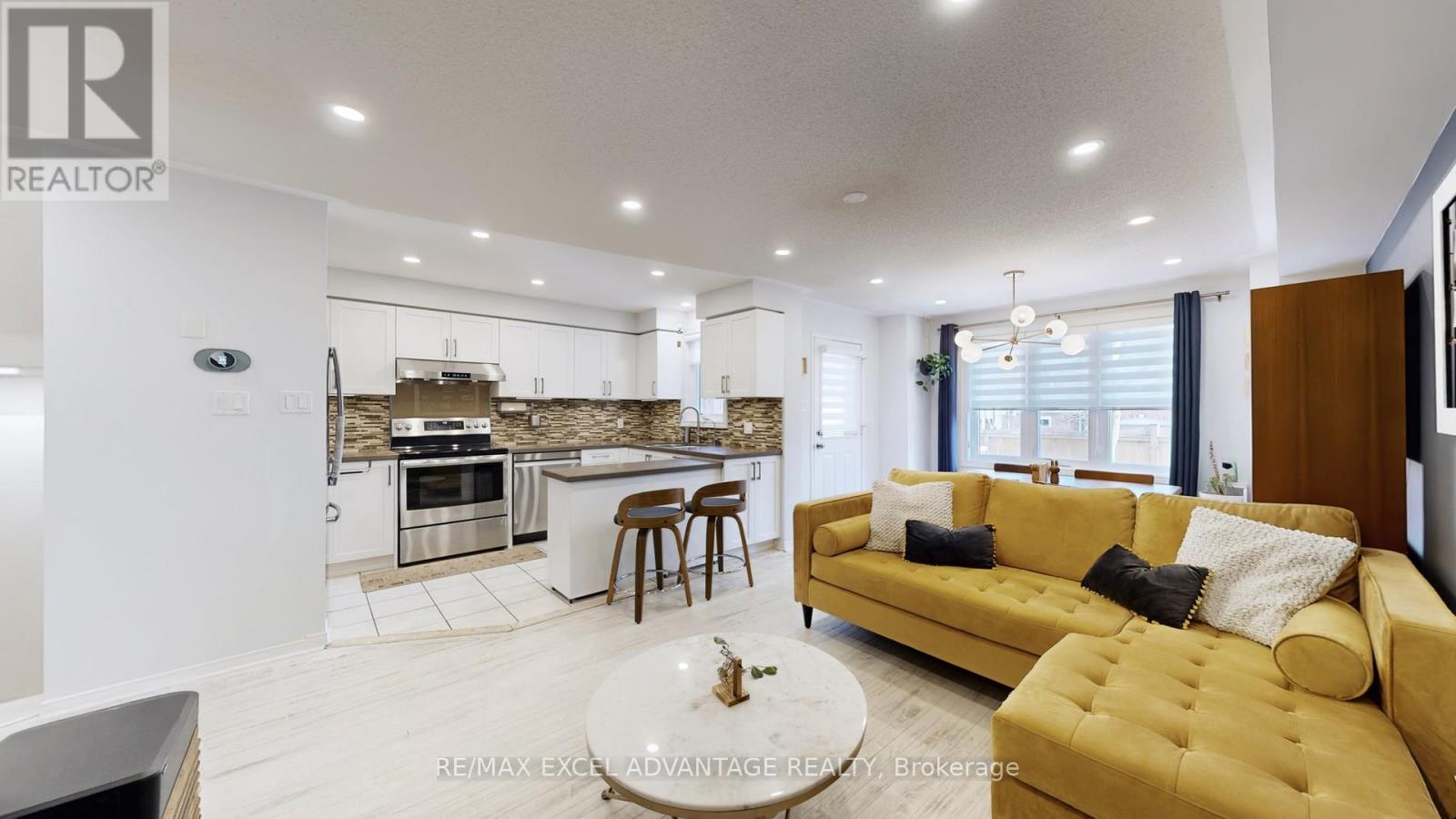 Row / Townhouse for Sale in 43 - 5950 GLEN ERIN DRIVE|Mississauga (Central Erin Mills), Ontario L5M6J1 2