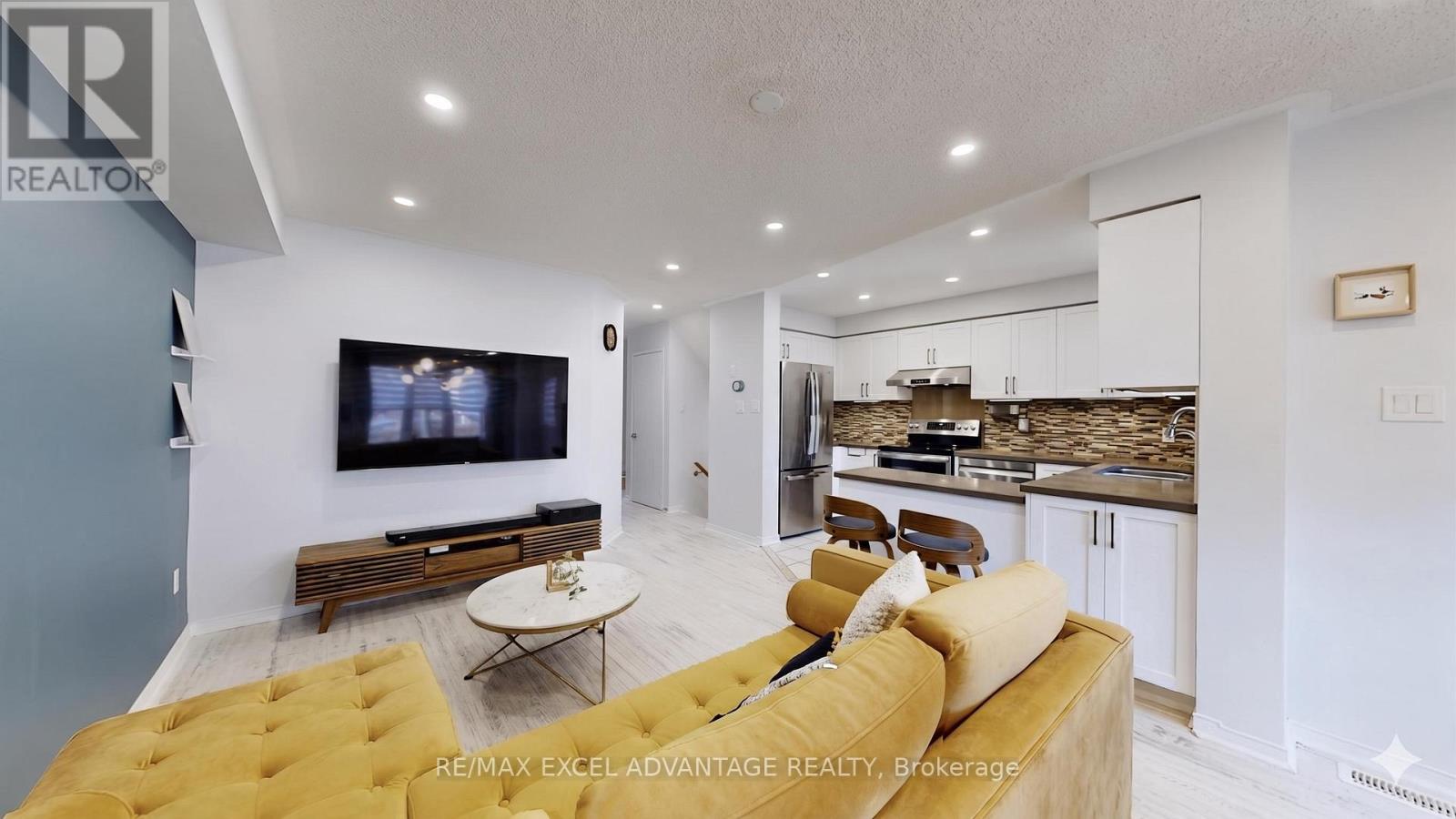 Row / Townhouse for Sale in 43 - 5950 GLEN ERIN DRIVE|Mississauga (Central Erin Mills), Ontario L5M6J1 3