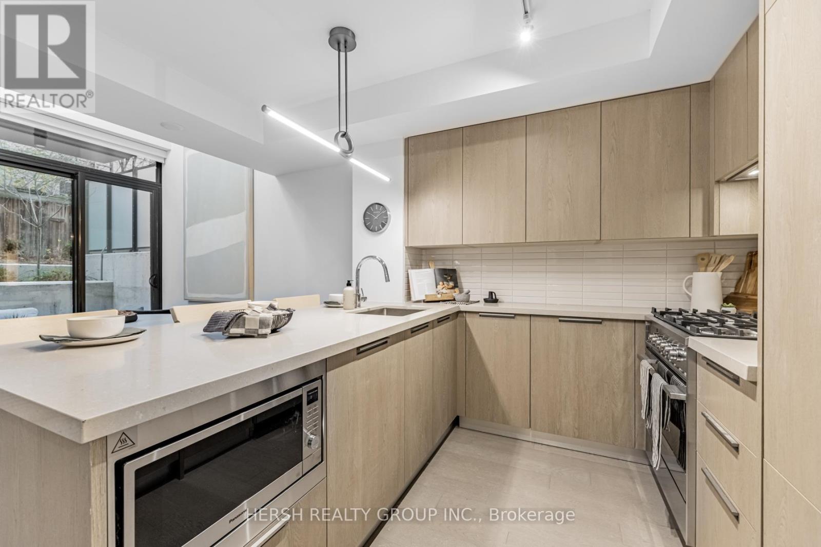 Row / Townhouse for Sale in 101 - 160 KINGSWAY CRESCENT|Toronto (Kingsway South), Ontario M8X2S4 5