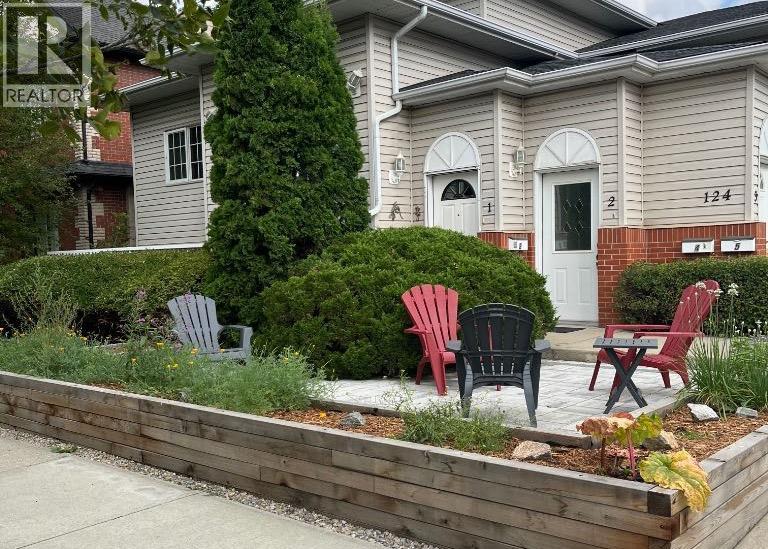 Row / Townhouse for Sale in 1, 124 19 Avenue NE|Calgary, Alberta T2E1N8