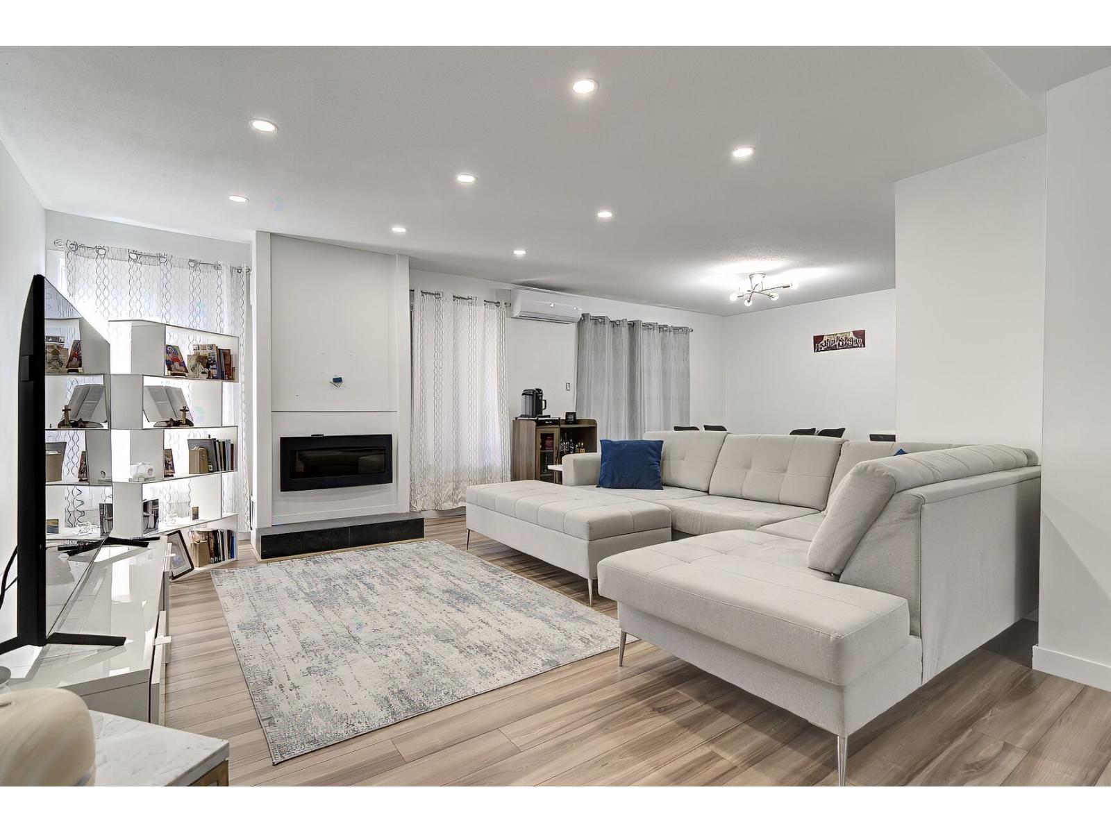 2598 Rue de l'Ombrette, Laval (Sainte-Rose), Quebec H7L4P4