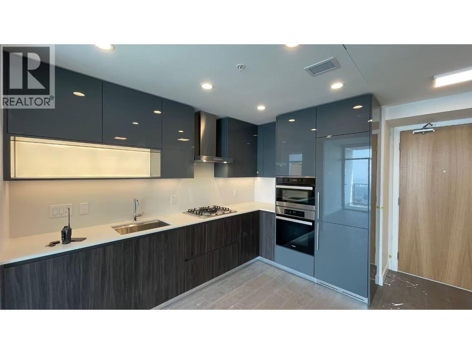2505 6511 SUSSEX AVENUE|Burnaby, British Columbia V5H0K5