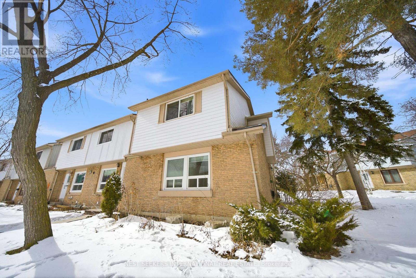 Row / Townhouse for Sale in 30 - 6540 FALCONER DRIVE|Mississauga (Streetsville), Ontario L5N1M1 2