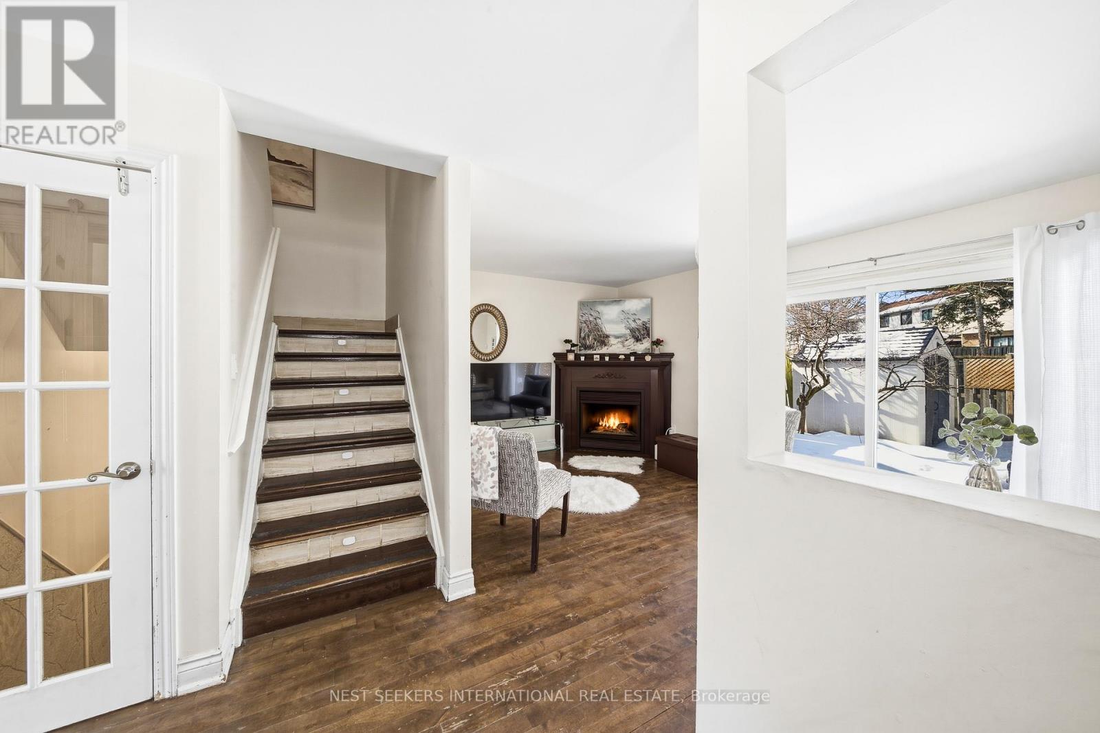 Row / Townhouse for Sale in 30 - 6540 FALCONER DRIVE|Mississauga (Streetsville), Ontario L5N1M1 3