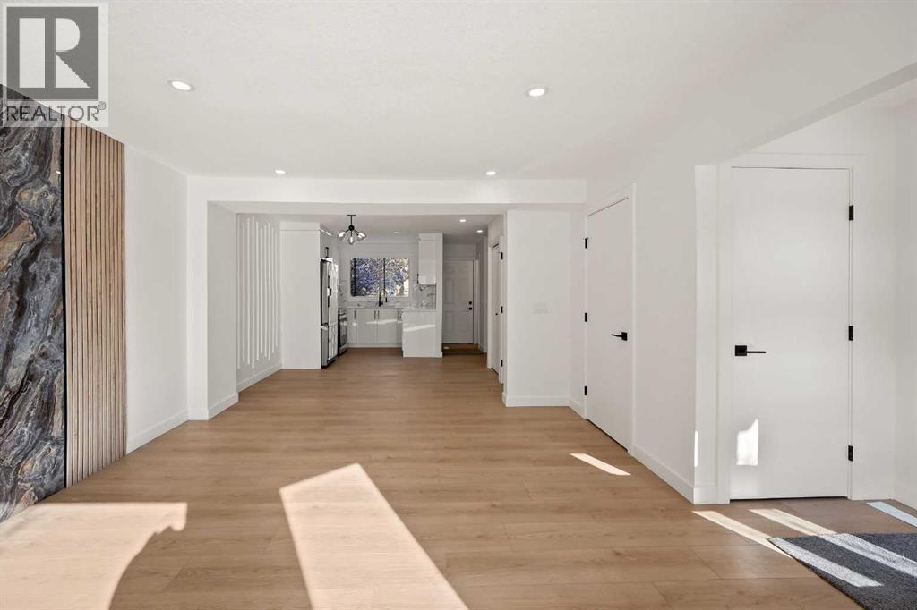 Duplex for Sale in 6404 24 Avenue NE|Calgary, Alberta T1Y3T8