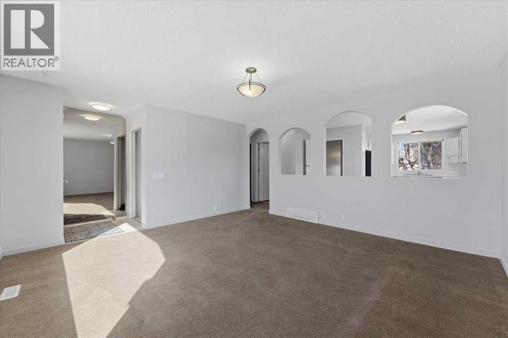 House for Sale in 716 Whitemont Drive NE|Calgary, Alberta T1Y2Z8 3