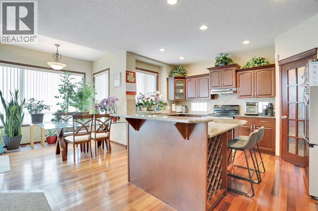 House for Sale in 160 Tremblant Way SW|Calgary, Alberta T3H0B8 3