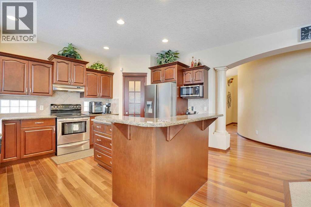 House for Sale in 160 Tremblant Way SW|Calgary, Alberta T3H0B8 4