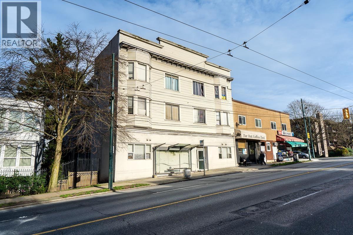 2163 DUNDAS STREET|Vancouver, British Columbia V5L1J7