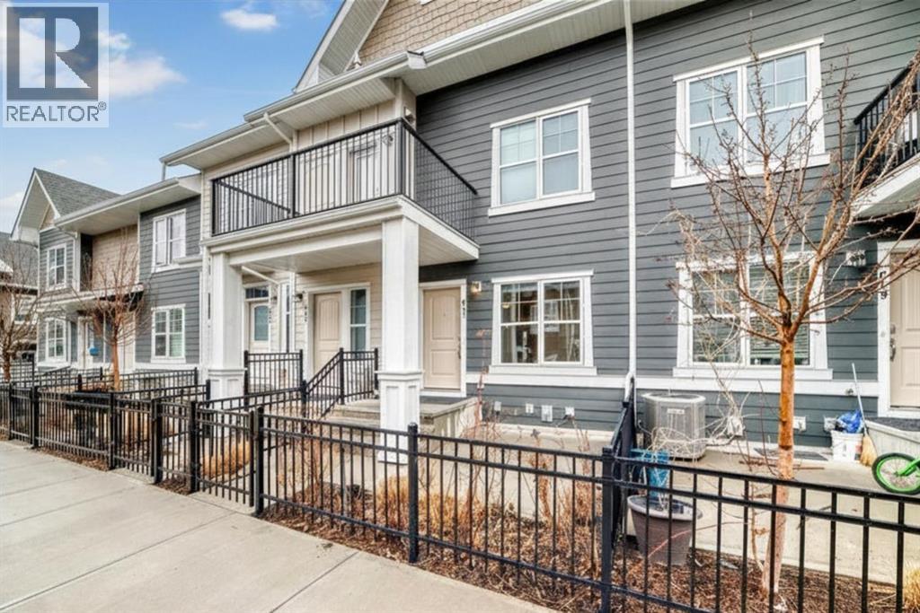 Row / Townhouse for Sale in 647 Cranbrook Walk SE|Calgary, Alberta T3M2V5 5