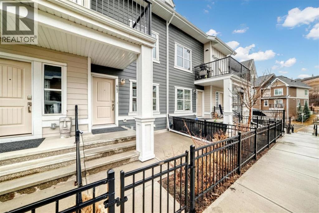 Row / Townhouse for Sale in 647 Cranbrook Walk SE|Calgary, Alberta T3M2V5 4