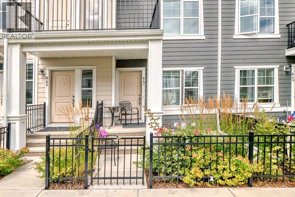 Row / Townhouse for Sale in 647 Cranbrook Walk SE|Calgary, Alberta T3M2V5 2