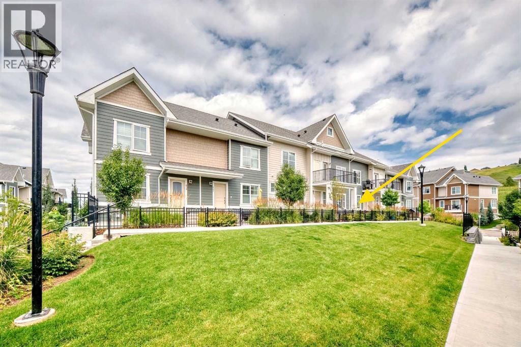 Row / Townhouse for Sale in 647 Cranbrook Walk SE|Calgary, Alberta T3M2V5 3