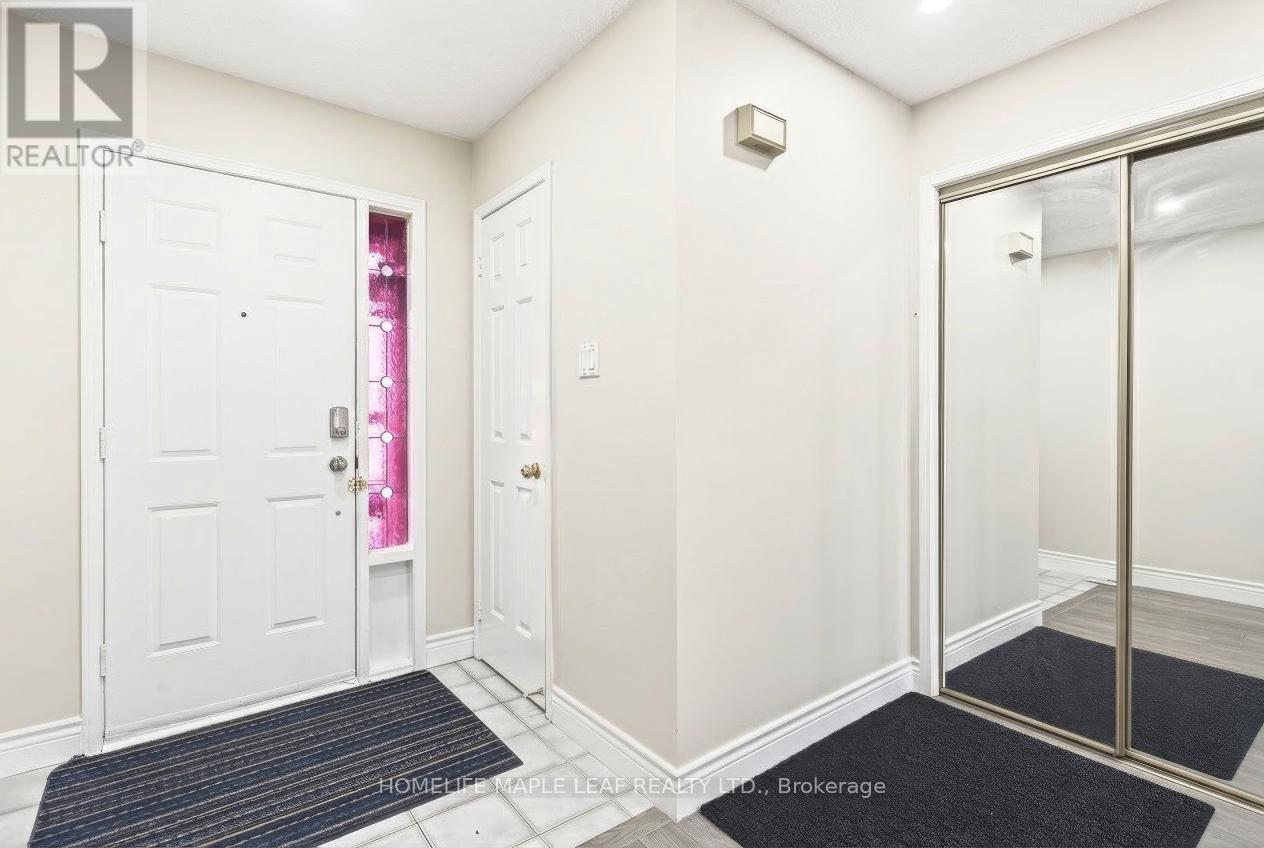 Row / Townhouse for Sale in 735 CONSTELLATION DRIVE|Mississauga (Hurontario), Ontario L5R2V7 2