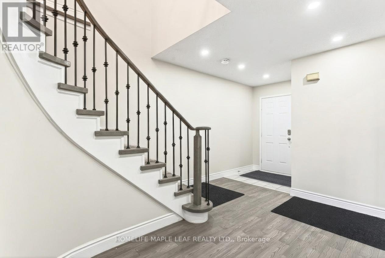 Row / Townhouse for Sale in 735 CONSTELLATION DRIVE|Mississauga (Hurontario), Ontario L5R2V7 3