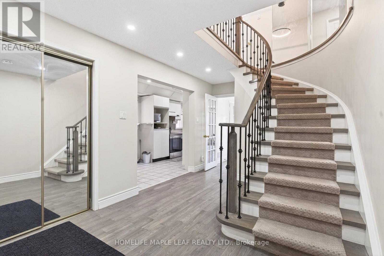 Row / Townhouse for Sale in 735 CONSTELLATION DRIVE|Mississauga (Hurontario), Ontario L5R2V7 4