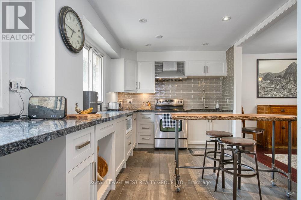 Row / Townhouse for Sale in 3 - 92 TWENTY NINTH STREET|Toronto (Long Branch), Ontario M8W3B2