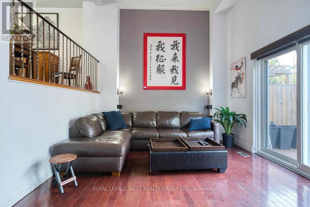 Row / Townhouse for Sale in 3 - 92 TWENTY NINTH STREET|Toronto (Long Branch), Ontario M8W3B2 5