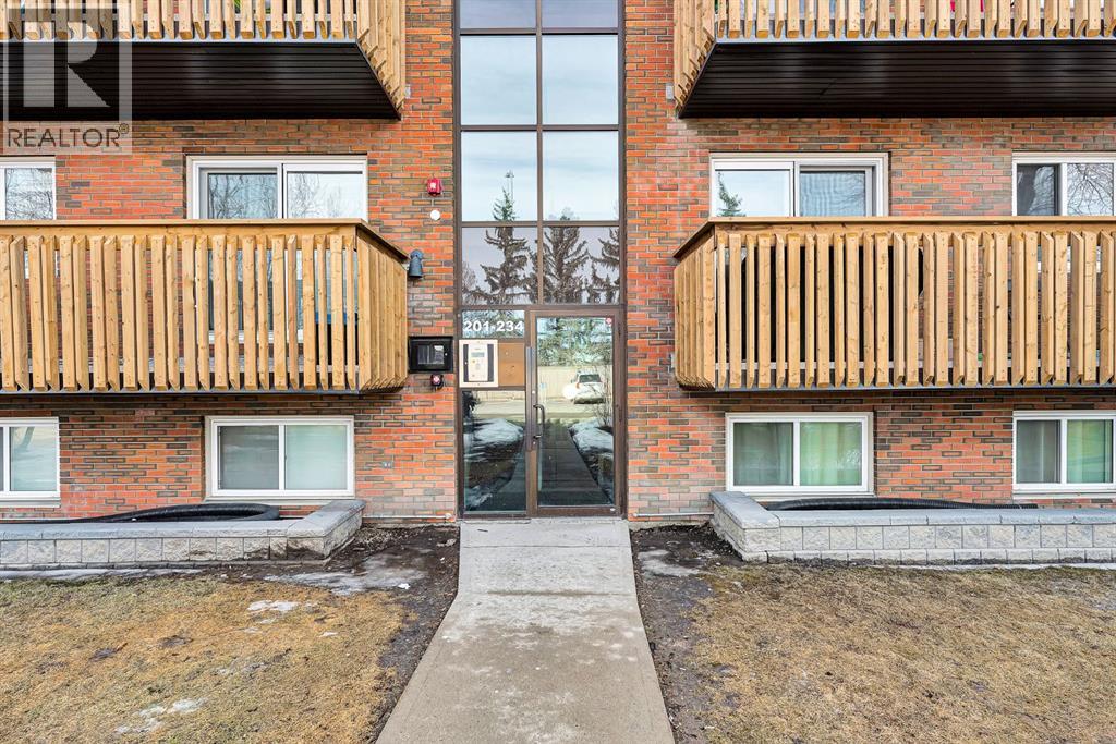 Apartment for Sale in 223, 11620 Elbow Drive SW|Calgary, Alberta T2W3L6 4