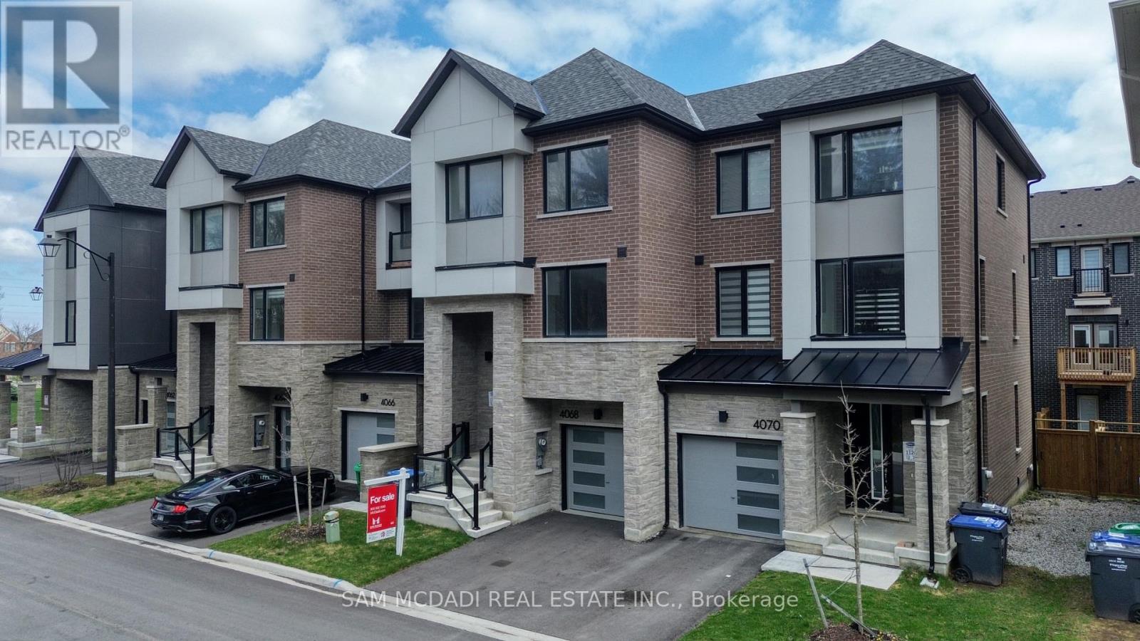 Row / Townhouse for Sale in 4068 KADIC TERRACE|Mississauga (Churchill Meadows), Ontario L5M2S8 2