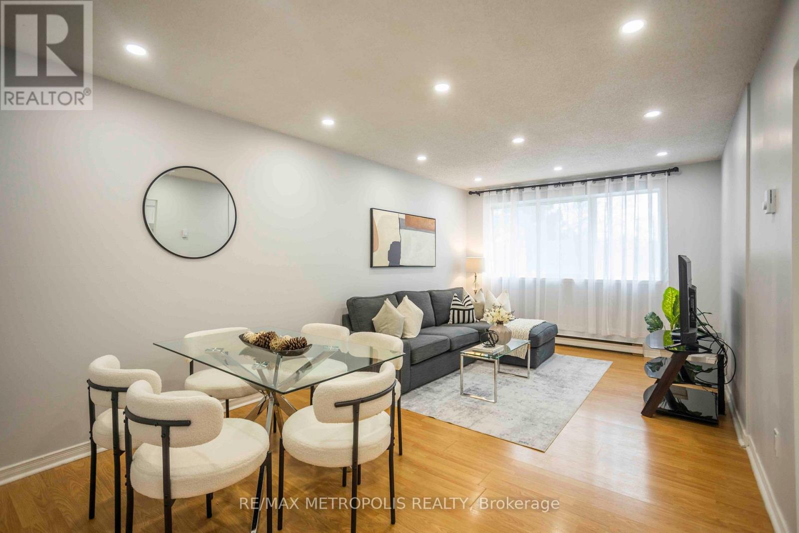 Row / Townhouse for Sale in 189 - 2170 BROMSGROVE ROAD|Mississauga (Clarkson), Ontario L5J4J2