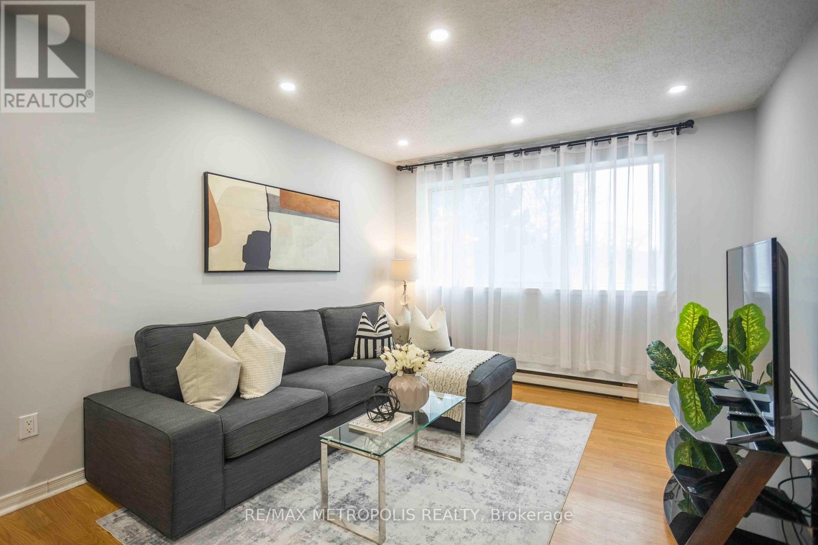 Row / Townhouse for Sale in 189 - 2170 BROMSGROVE ROAD|Mississauga (Clarkson), Ontario L5J4J2 2