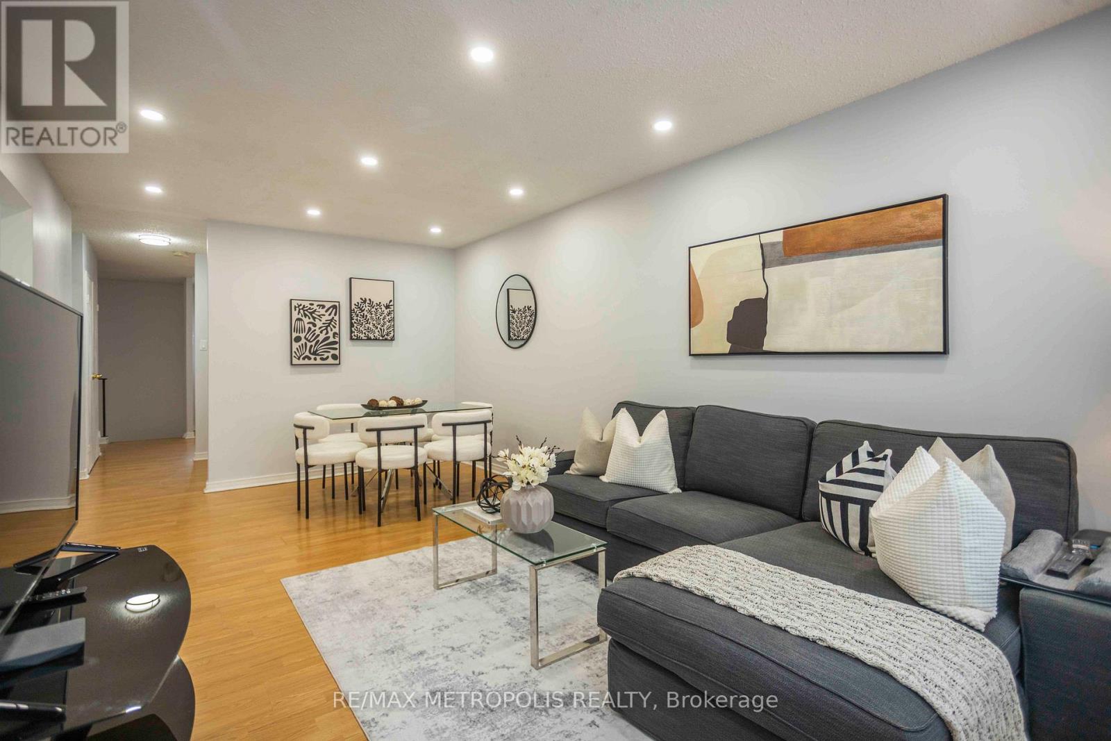 Row / Townhouse for Sale in 189 - 2170 BROMSGROVE ROAD|Mississauga (Clarkson), Ontario L5J4J2 4