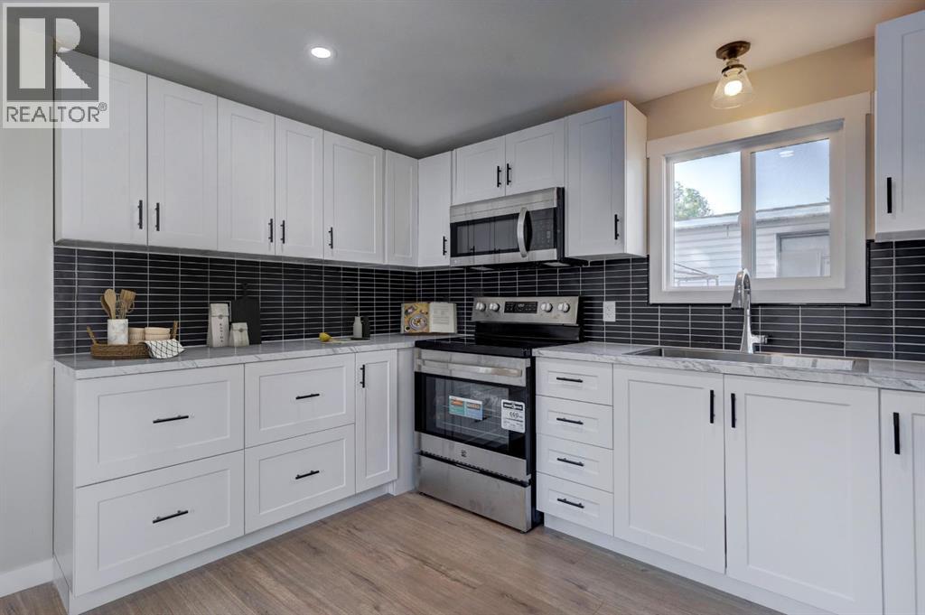 Mobile Home for Sale in 142, 6724 17 Avenue SE|Calgary, Alberta T2A0W5 2