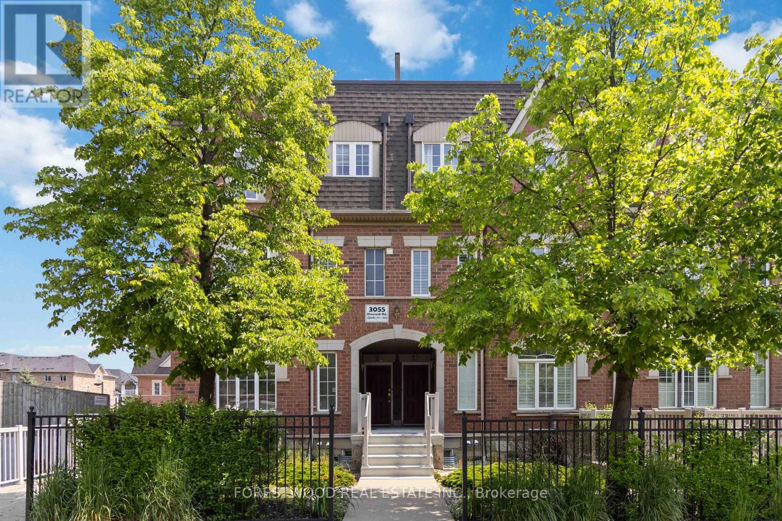 Row / Townhouse for Sale in 19 - 3055 ELMCREEK ROAD|Mississauga (Cooksville), Ontario L5B4J9