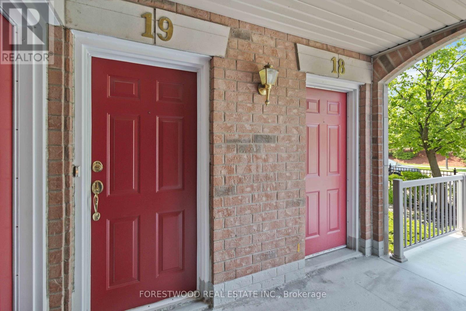 Row / Townhouse for Sale in 19 - 3055 ELMCREEK ROAD|Mississauga (Cooksville), Ontario L5B4J9 2