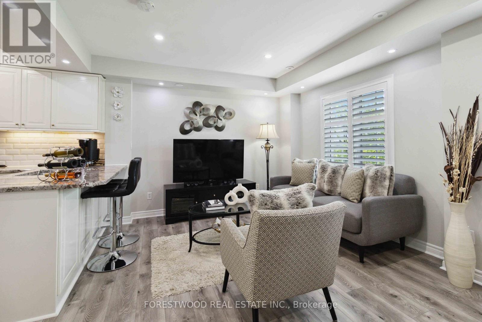 Row / Townhouse for Sale in 19 - 3055 ELMCREEK ROAD|Mississauga (Cooksville), Ontario L5B4J9 5