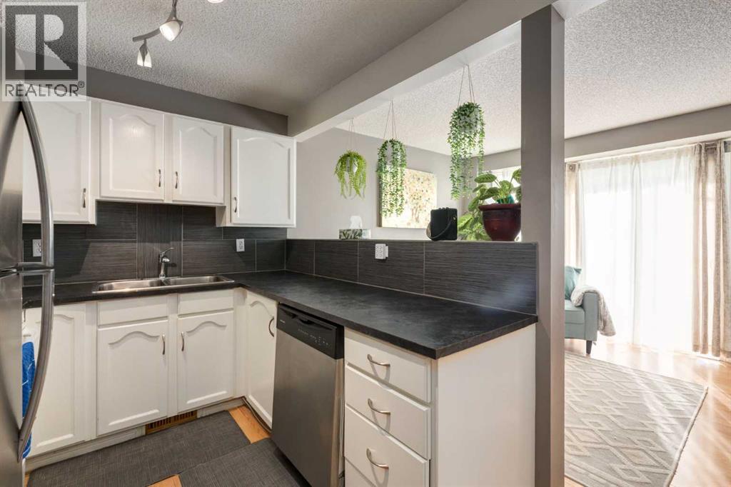 Row / Townhouse for Sale in 41 Harvest Glen Heights NE|Calgary, Alberta T3K4L3 3