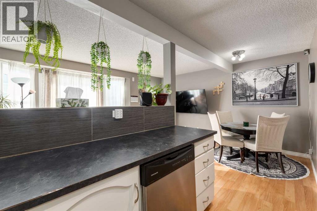 Row / Townhouse for Sale in 41 Harvest Glen Heights NE|Calgary, Alberta T3K4L3 5