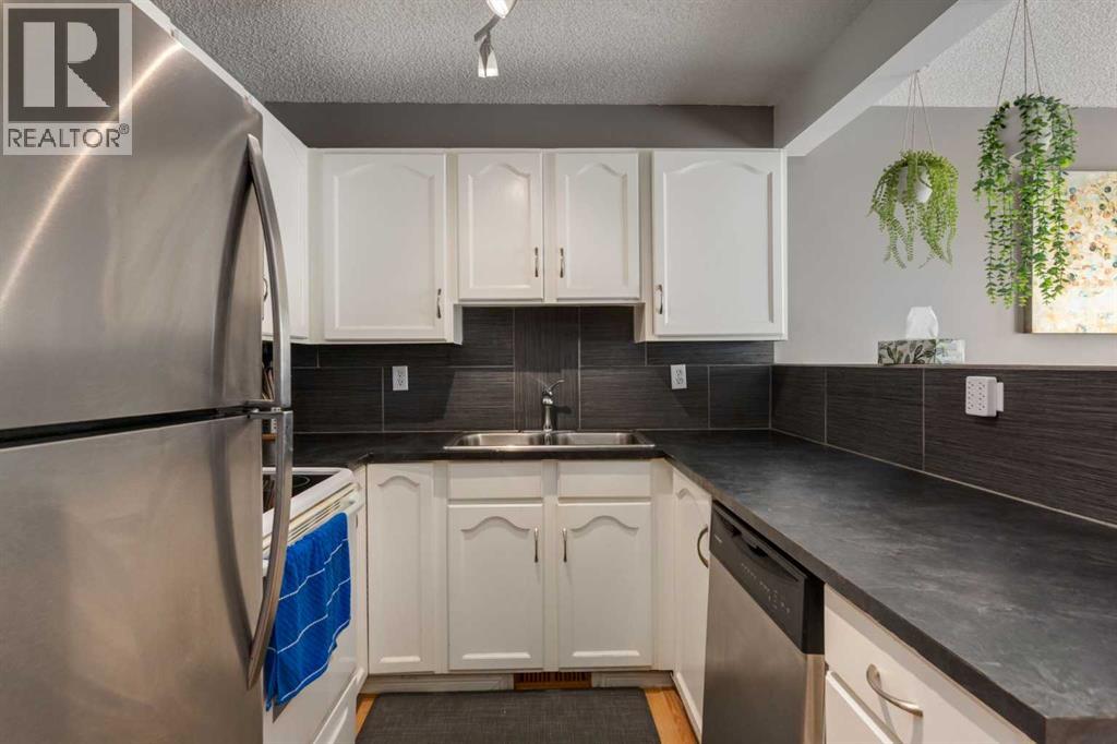 Row / Townhouse for Sale in 41 Harvest Glen Heights NE|Calgary, Alberta T3K4L3 4