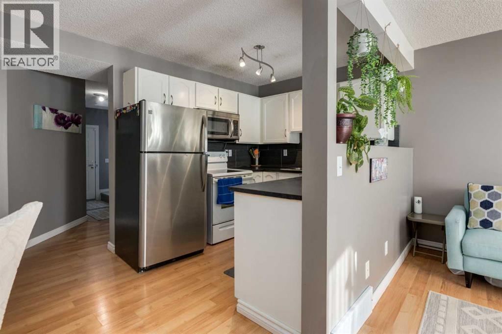Row / Townhouse for Sale in 41 Harvest Glen Heights NE|Calgary, Alberta T3K4L3 2
