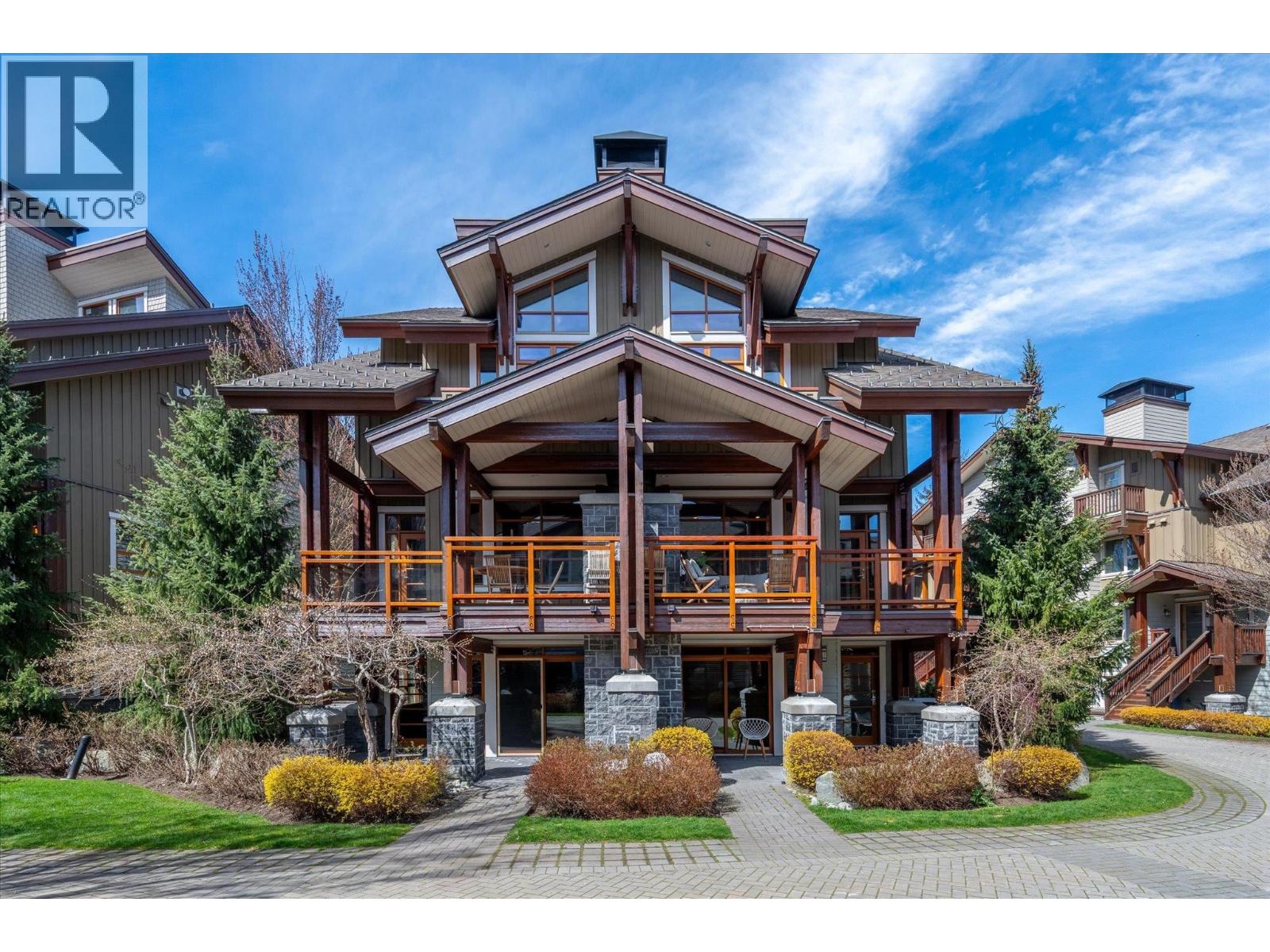 House on the Hill トップス　Checker 90 For sale: 37 7124 NANCY GREENE DRIVE, Whistler, British Columbia
