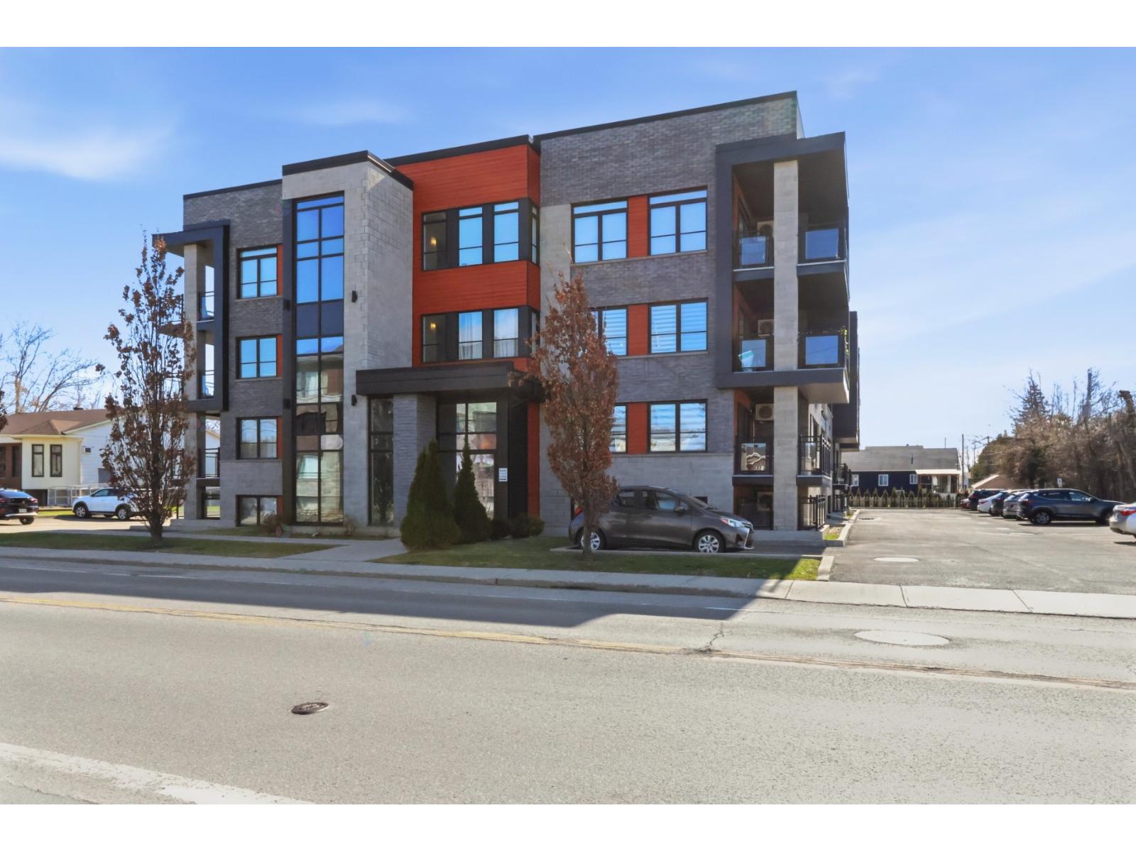 966 Boul. St-Jean-Baptiste, #305, Mercier, Quebec J6R0G9