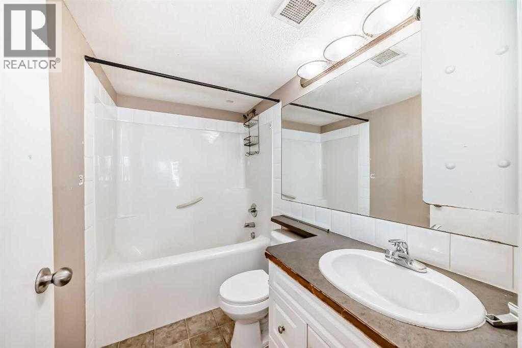 Apartment for Sale in 411, 2000 Applevillage Court SE|Calgary, Alberta T2A7Z4