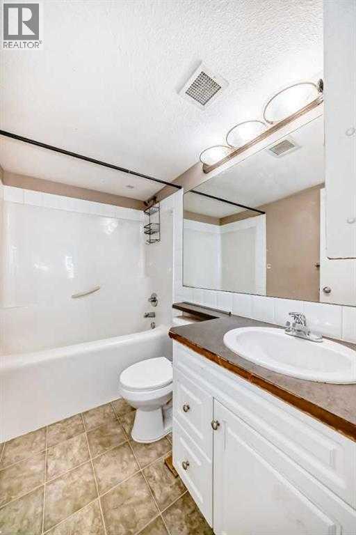 Apartment for Sale in 411, 2000 Applevillage Court SE|Calgary, Alberta T2A7Z4 2