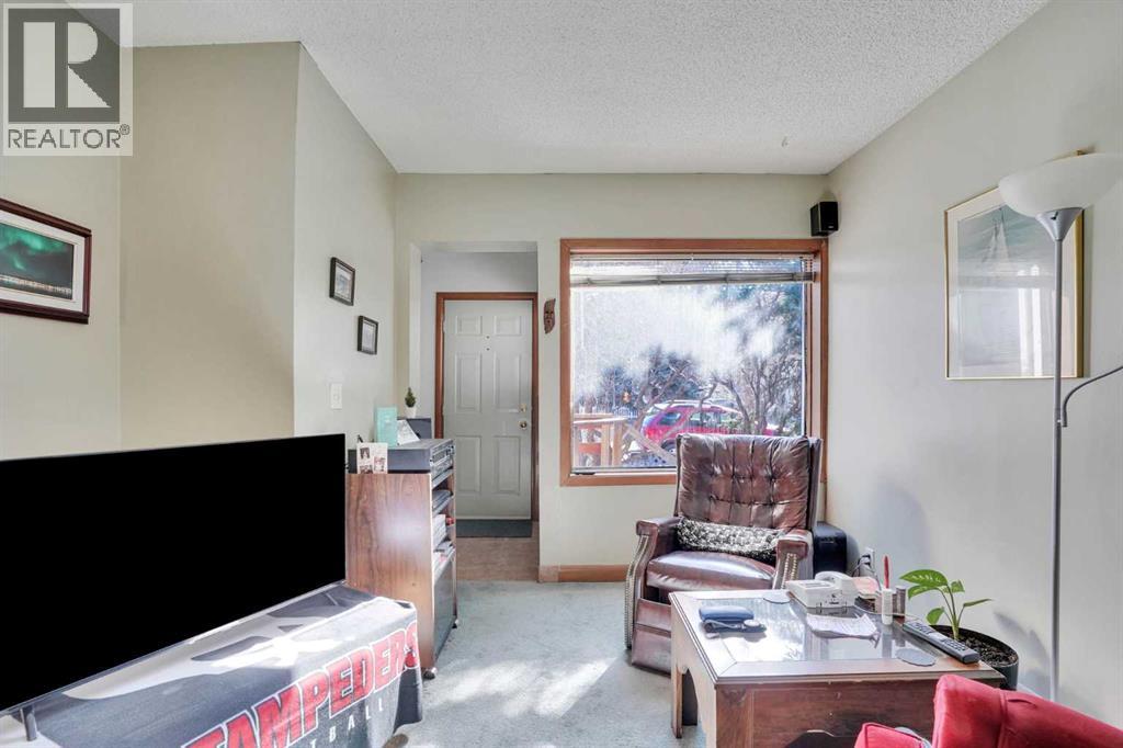 House for Sale in 231 11A Street NE|Calgary, Alberta T2E4P1 5