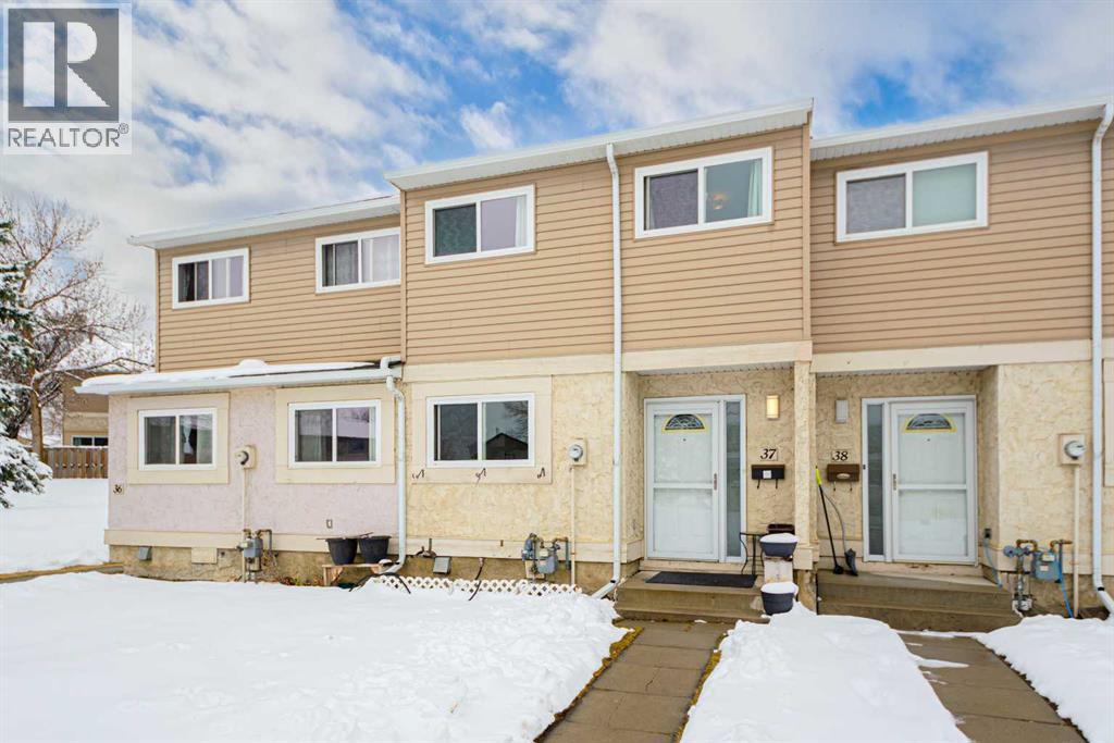Row / Townhouse for Sale in 37, 5520 1 Avenue SE|Calgary, Alberta T2A5Z7 2