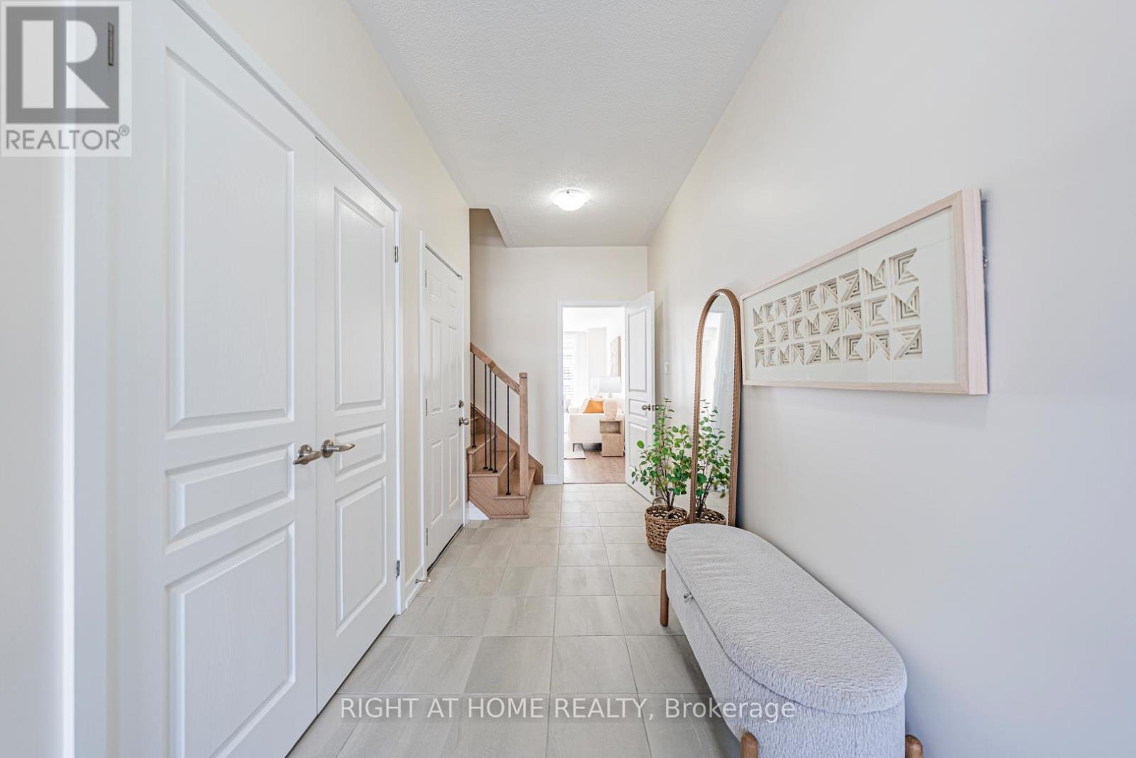 Row / Townhouse for Sale in 224 WHEAT BOOM DRIVE|Oakville (GO Glenorchy), Ontario L6H0P4 3
