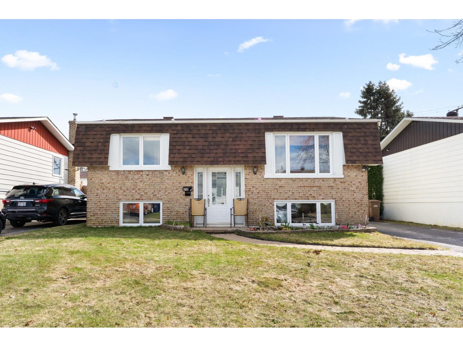 698 Rue Frida, Laval (Fabreville), Quebec H7P3K1